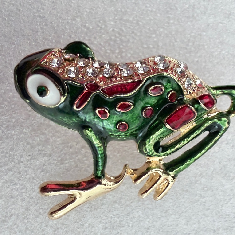Green and Red Frog Enamel Pin Brooch with Crystals